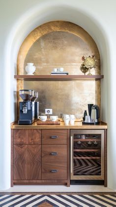 کافه بار خانگی لوکس با نورپردازی حرفه‌ای