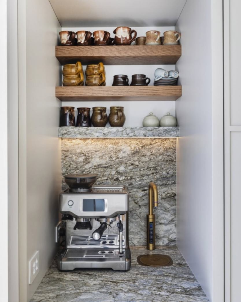 کافه بار خانگی مدرن با طراحی مینیمال