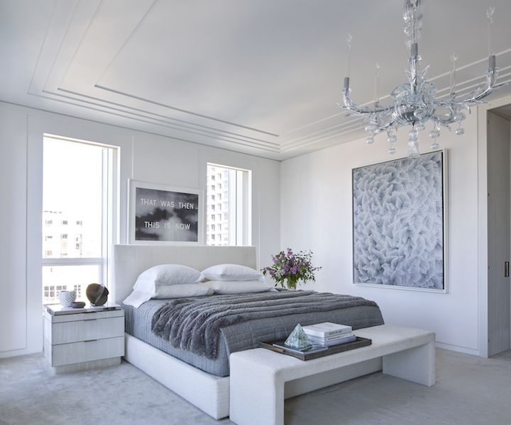لوستر کریستالی شیک برای اتاق خواب روشن و سفید