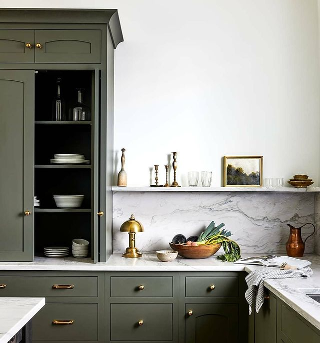 ترکیب رنگ سبز زیتونی در دکوراسیون آشپزخانه