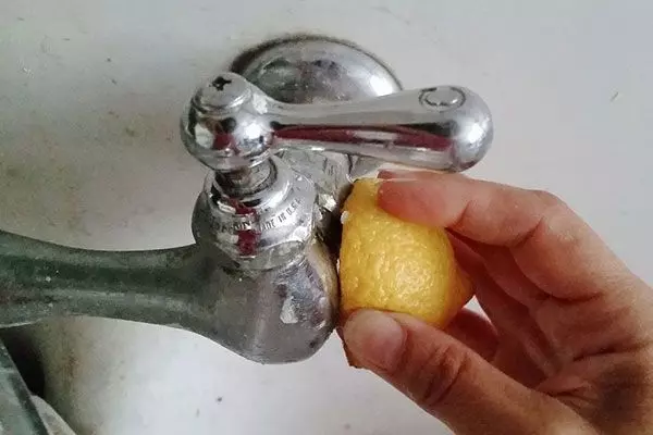تمیز کردن شیرآلات استیل با لیمو