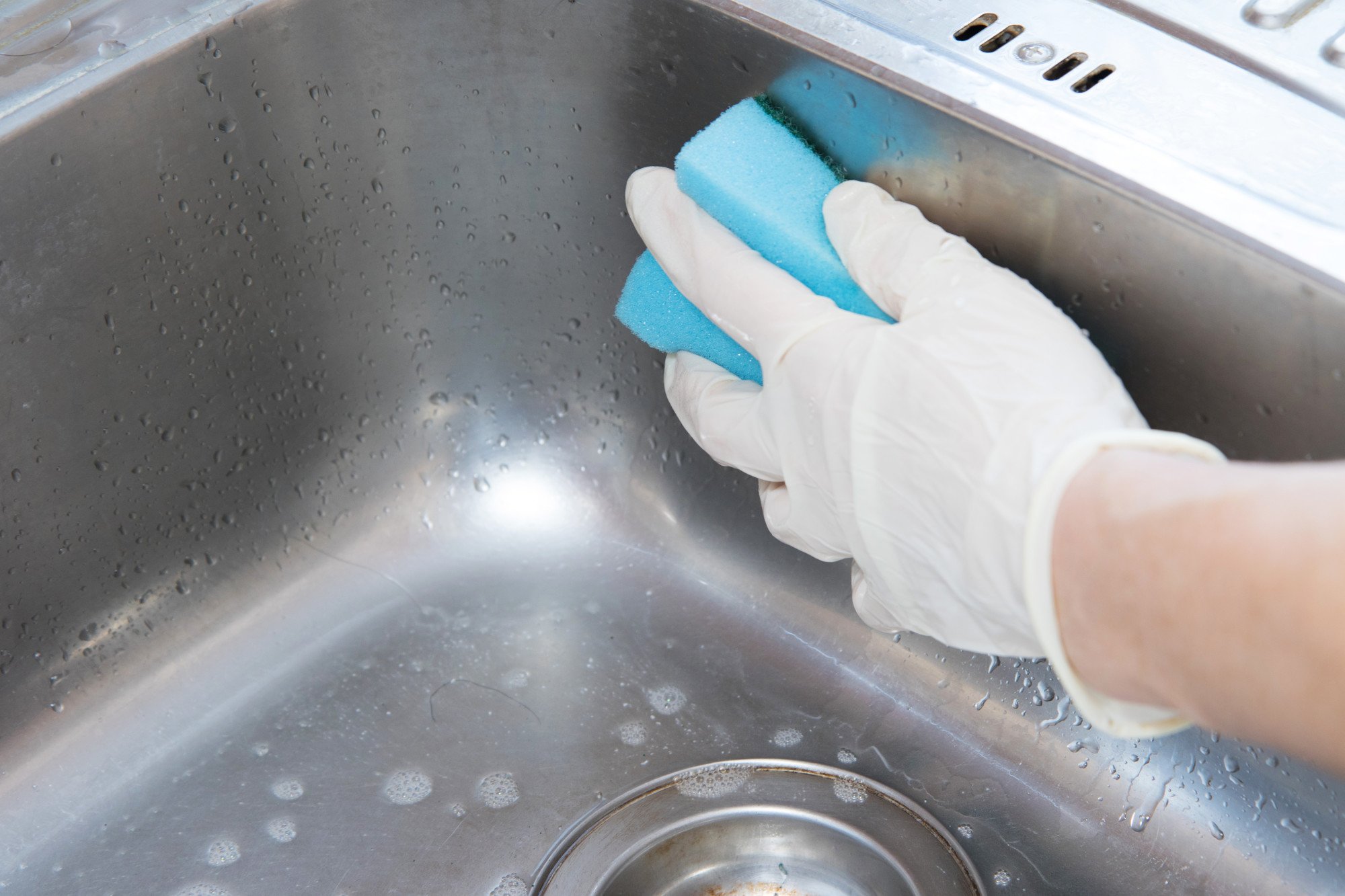 تمیز کردن و برق انداختن سینک ظرفشویی