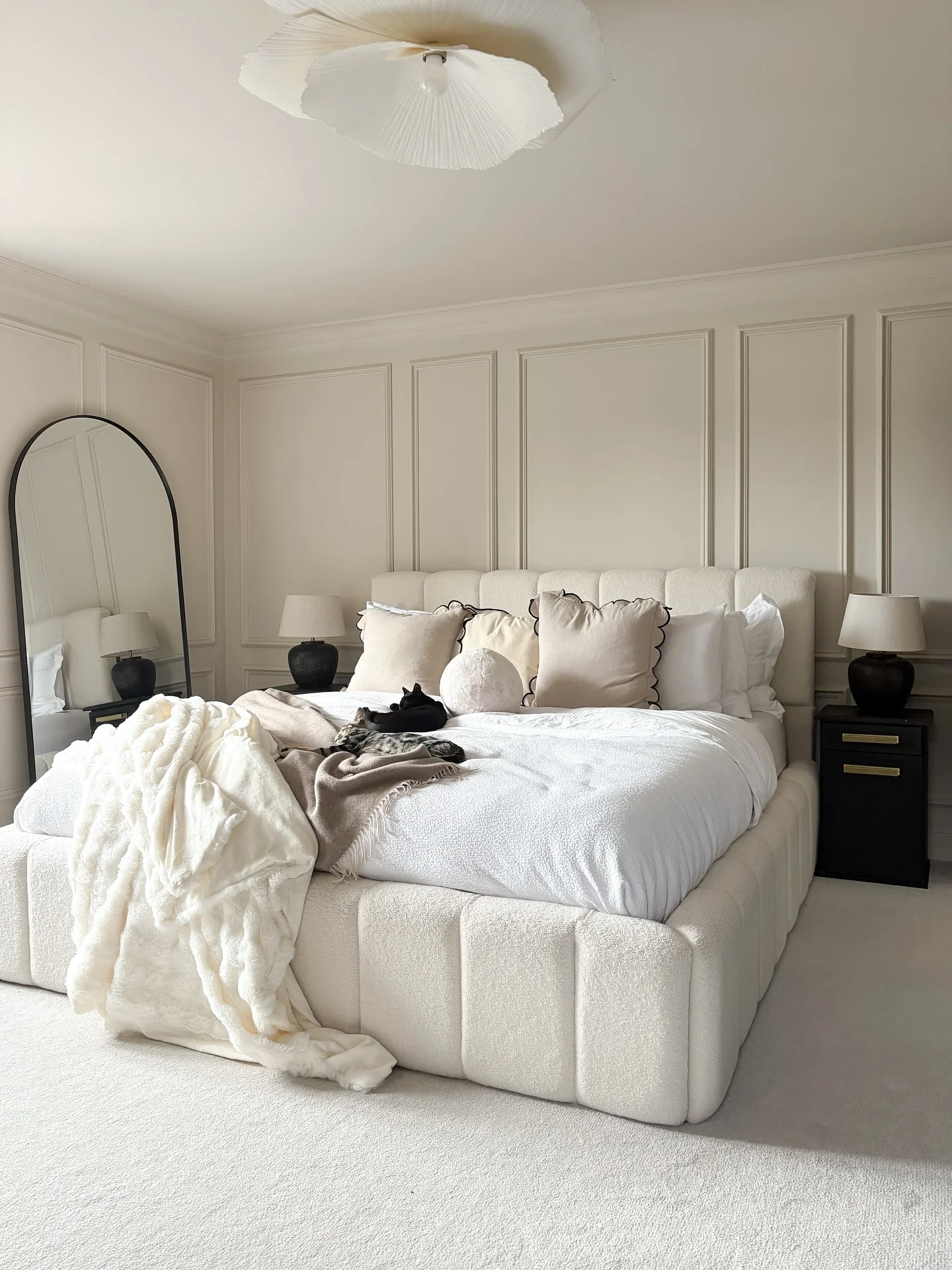 دکوراسیون دنج با طرح های هندسی ظریف و رنگ‌های خنثی