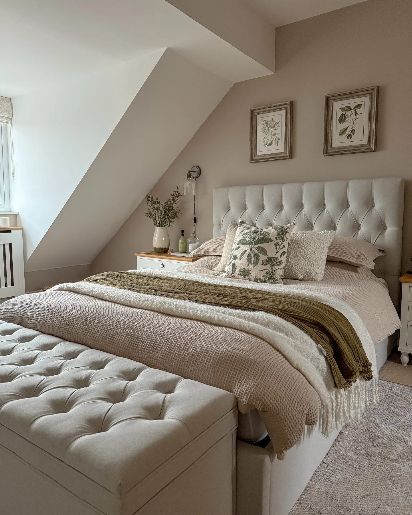 دکوراسیون طبیعت‌گرا با زیتونی و صورتی چرک