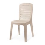 صندلی پلاستیک جنگل