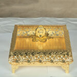 شکلات خوری طلایی