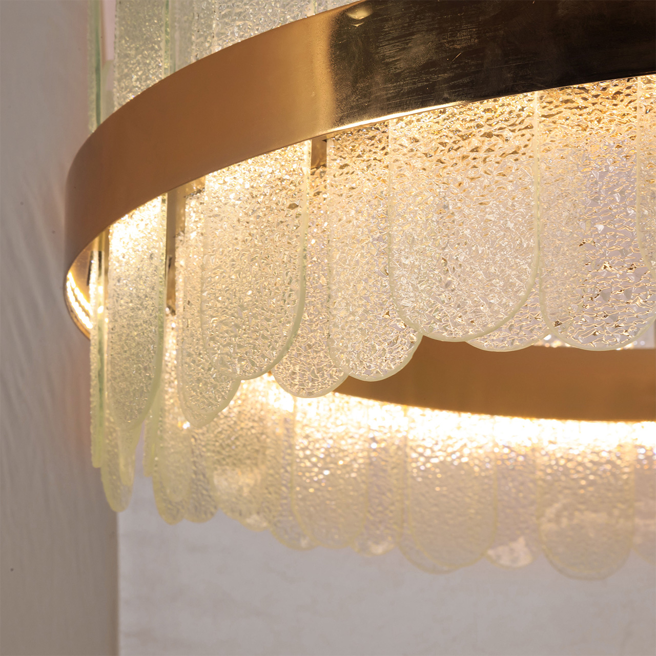 86c3f09c52e2d41bed8741d9c23d51bada0b64e0_1723031585 لوستر کریستالی طلایی