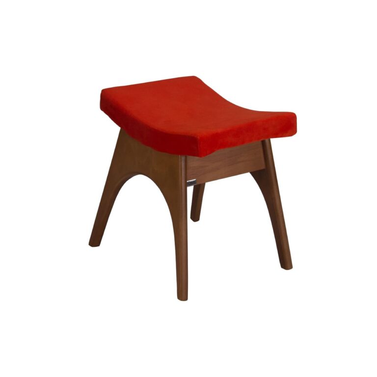 صندلی چهار پایه قرمز
