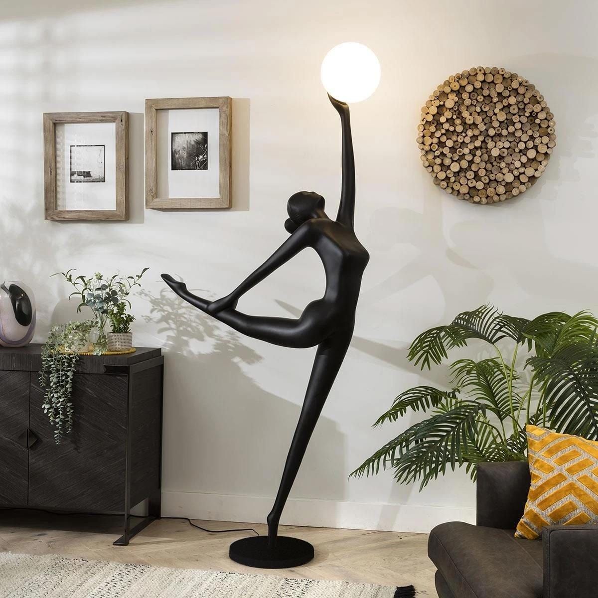 main photo مجسمه کنار سالنی