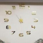 ساعت دیواری طلایی