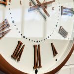 ساعت دیواری چوبی مدل انزو سفید - Image 4