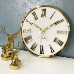 ساعت دیواری مدل Carolyn زمینه سفید