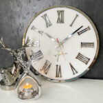 ساعت دیواری مدل Carolyn زمینه سفید - Image 3