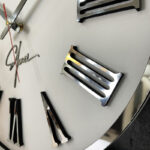 ساعت دیواری مدل Carolyn زمینه سفید - Image 4